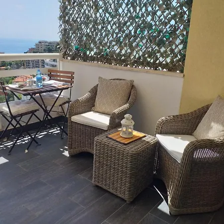 Near Monaco شقة *